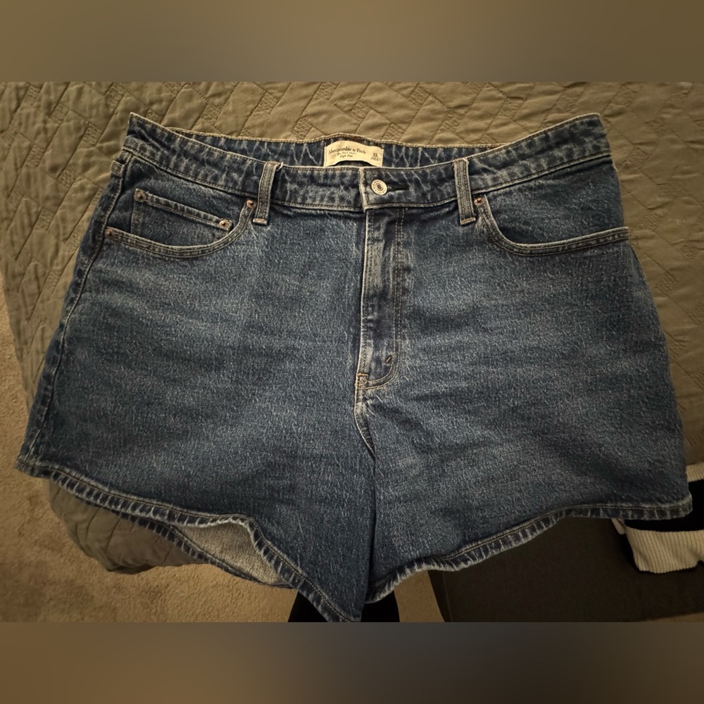 Abercrombie & Fitch Dark Blue Jean Shorts
Dad shorts high